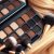 Ciemny makijaż dla blondynek: jak stworzyć idealny smoky eyes?